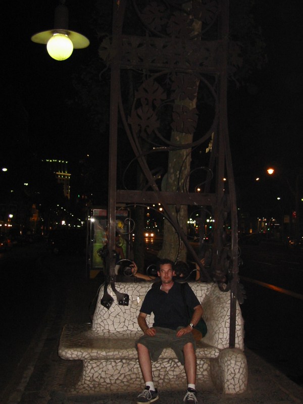 Gaud&iacute;-style bench