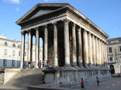 Maison Carr&eacute;